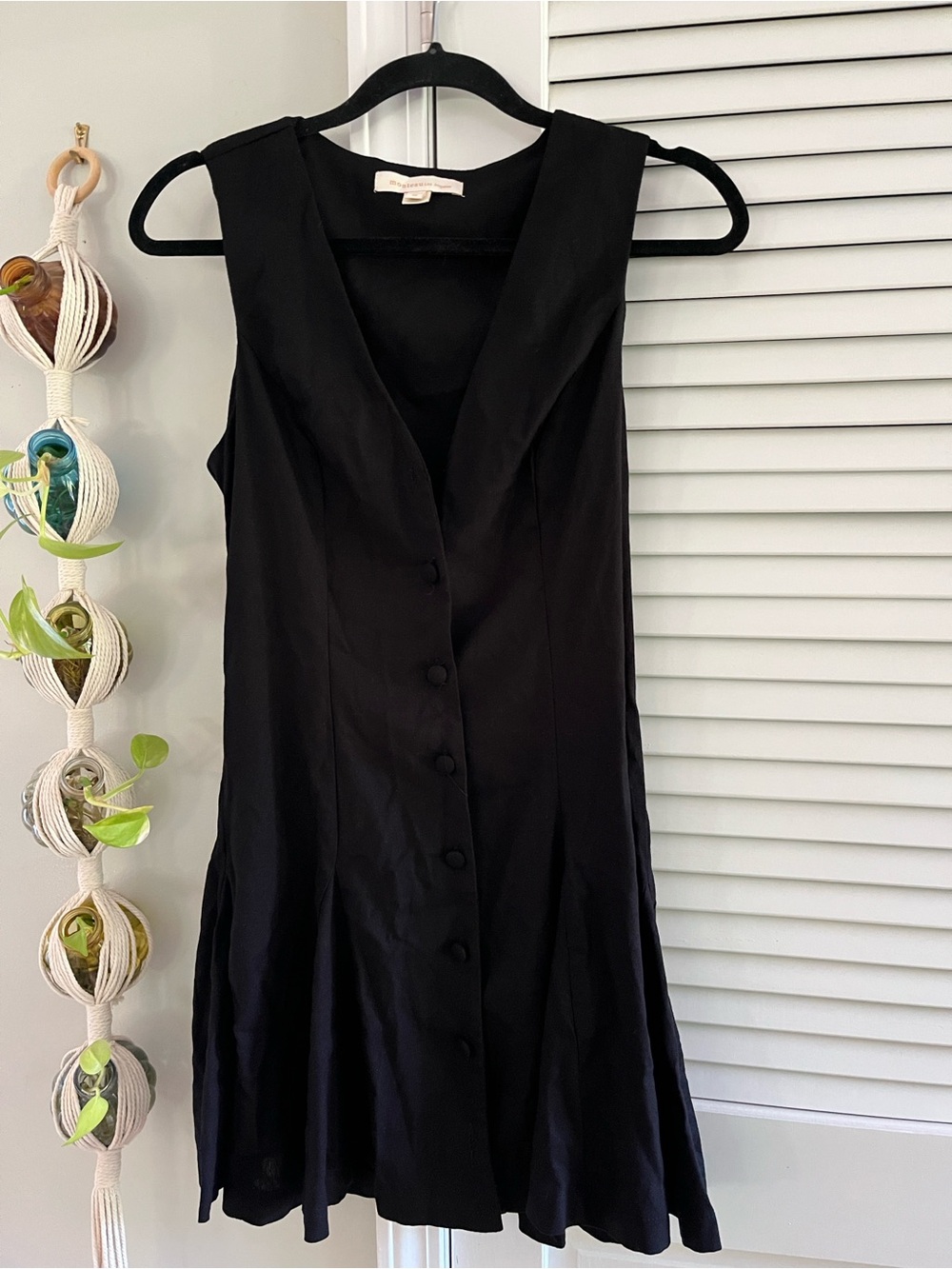 Elegant Black Sleeveless Button-Front Mini Dress
